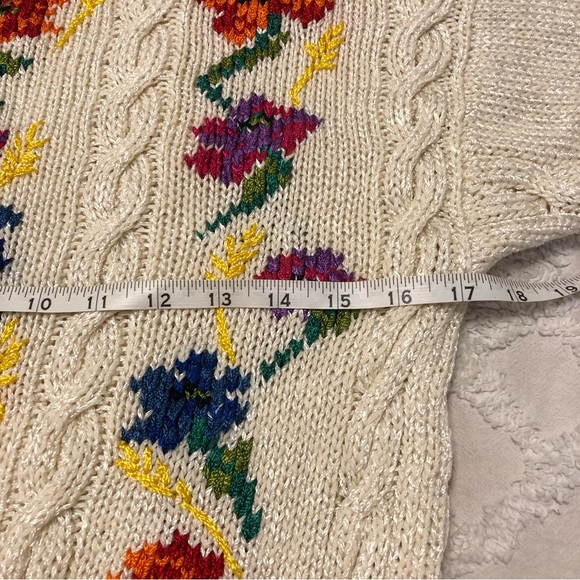 🌸 vtg cable knit sweater with pansies - Picture 7 of 12